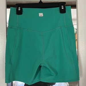 Vuori Shorts Emerald Green Size Small